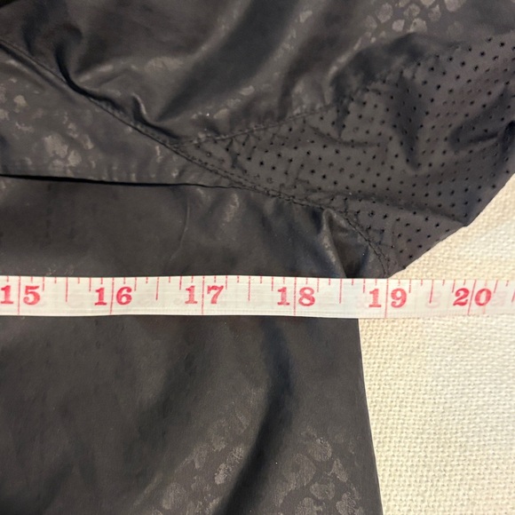 lululemon Miss Misty Black Hooded Windbreaker Jacket - Picture 10 of 16